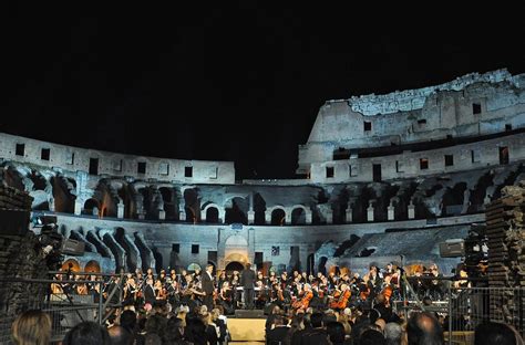 El Festival de la Luna en Roma: Un evento musical mágico con el irresistible Raffina!